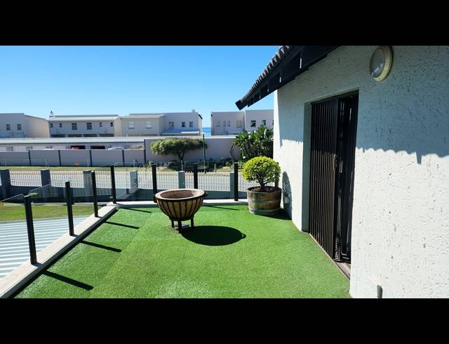 2 BEDROOM TOWNHOUSE FOR SALE IN DIAZ BEACH